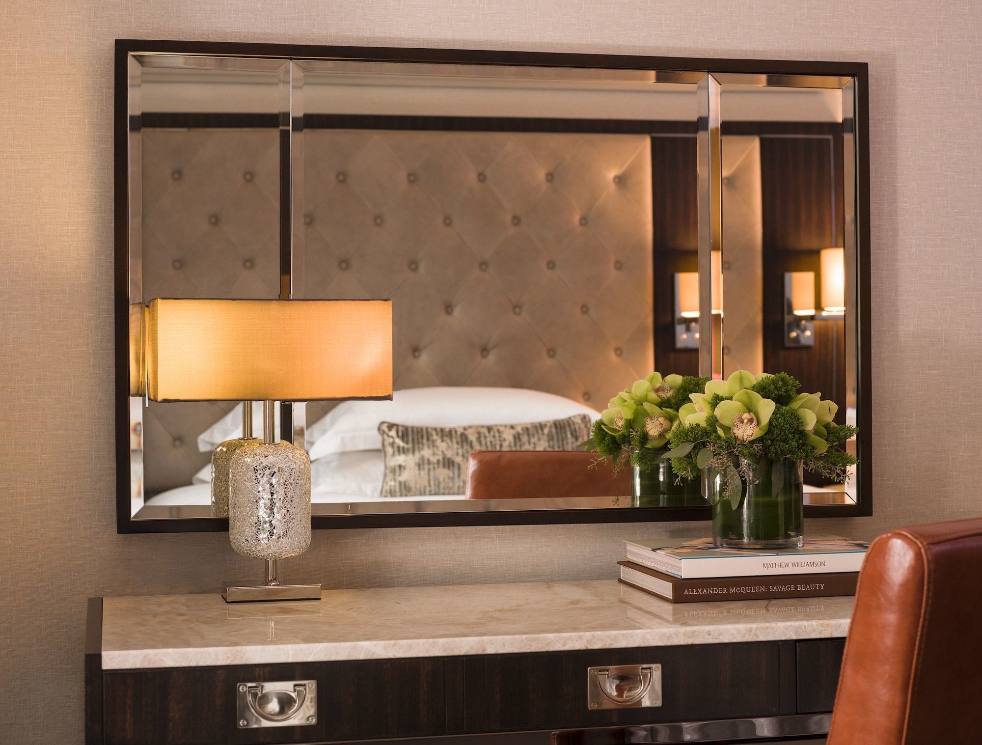 Westhouse Hotel นิวยอร์ก ภายนอก รูปภาพ A mirror in a bedroom